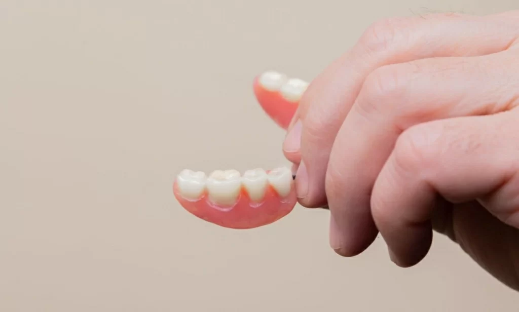 Изготовление зубных протезов: особенности технологий и материалов